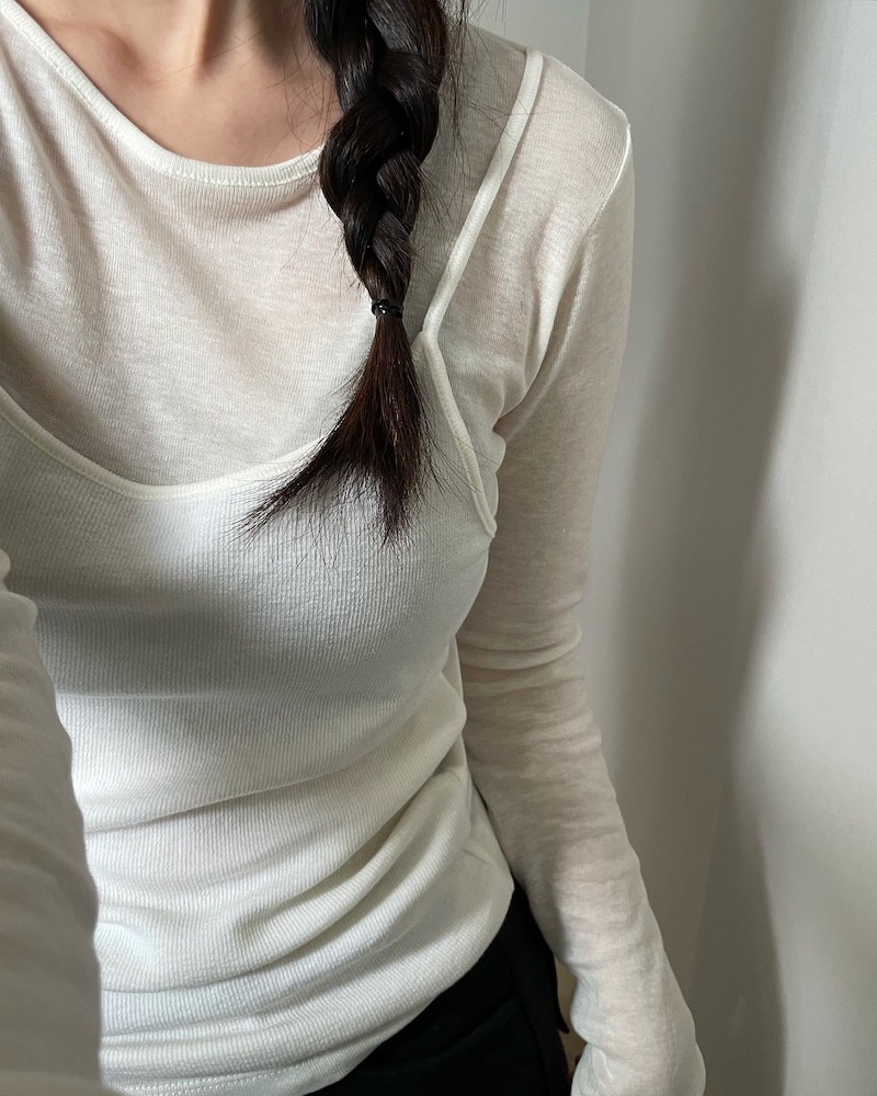 여성 간절기 텐셀 슬림 긴팔 티셔츠 (나시 뷔스티에 레이어드) / 크림, 블랙
